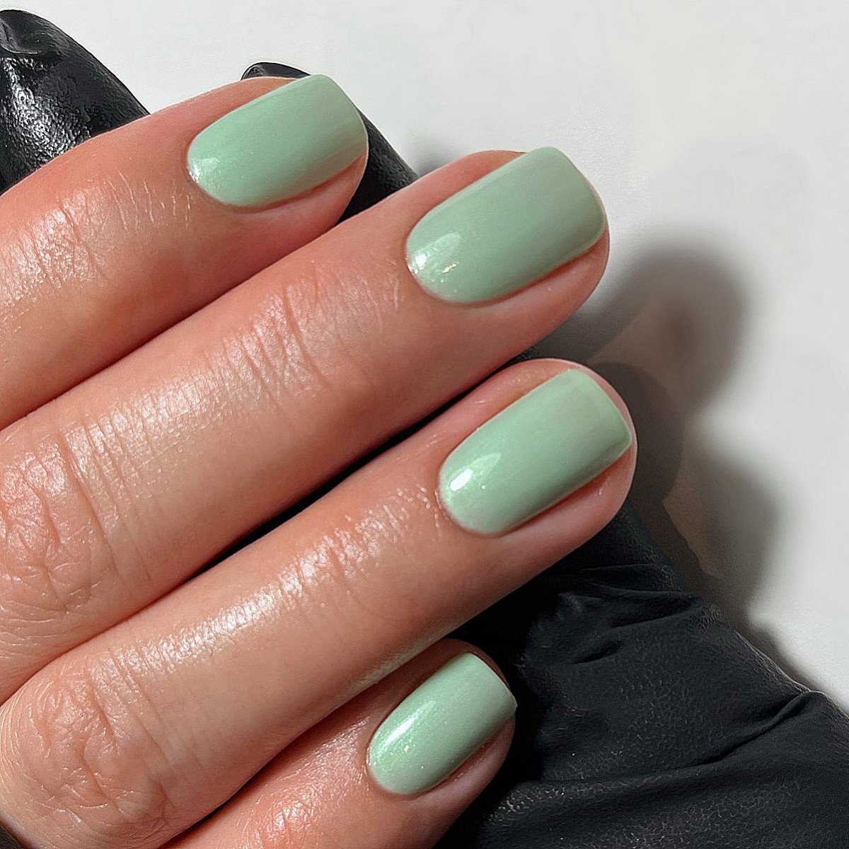 Весняний манікюр 2026: трендові кольори, які обирають зараз