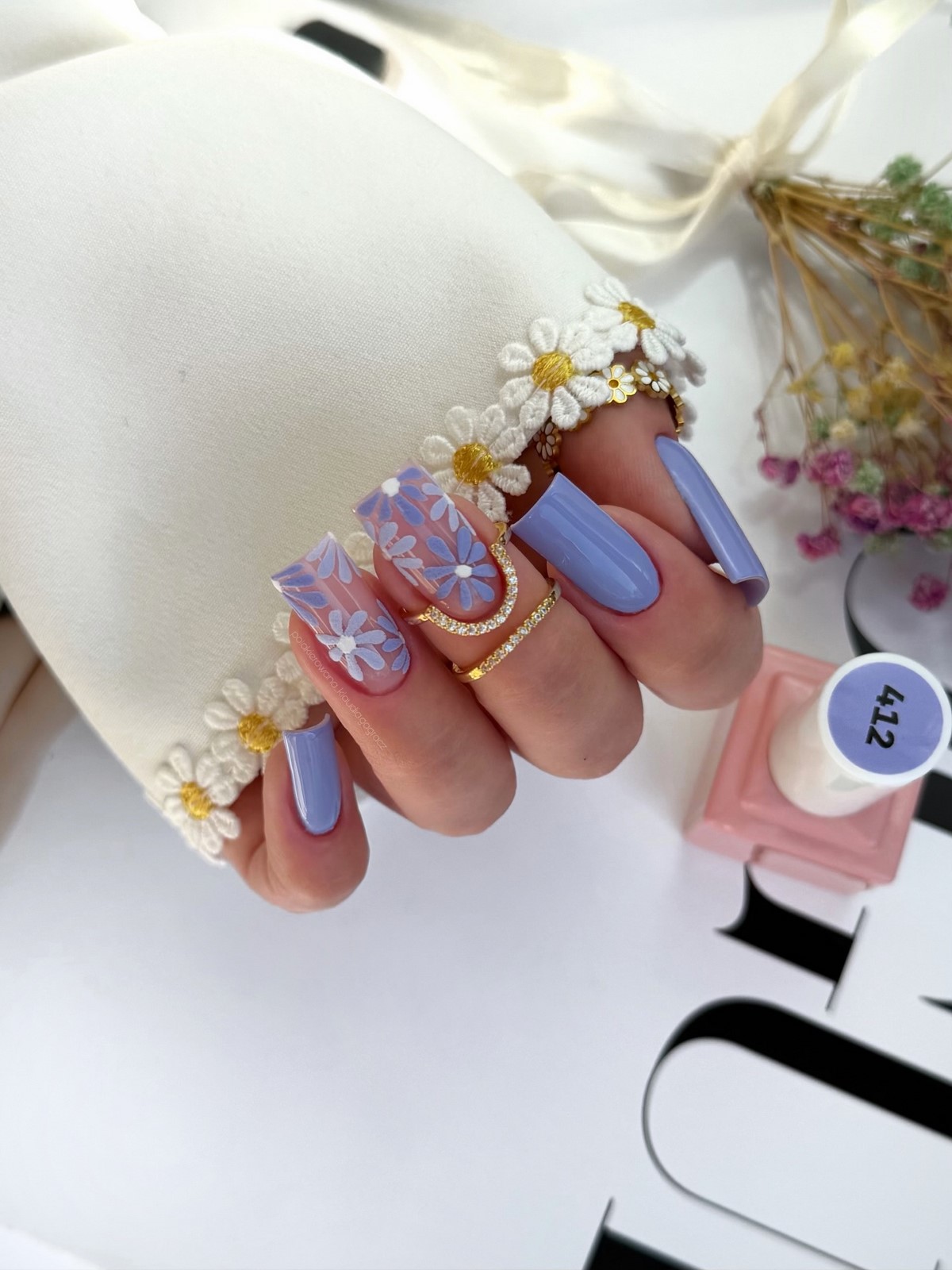 Манікюр на квітень: дорогі відтінки, що освіжають руки