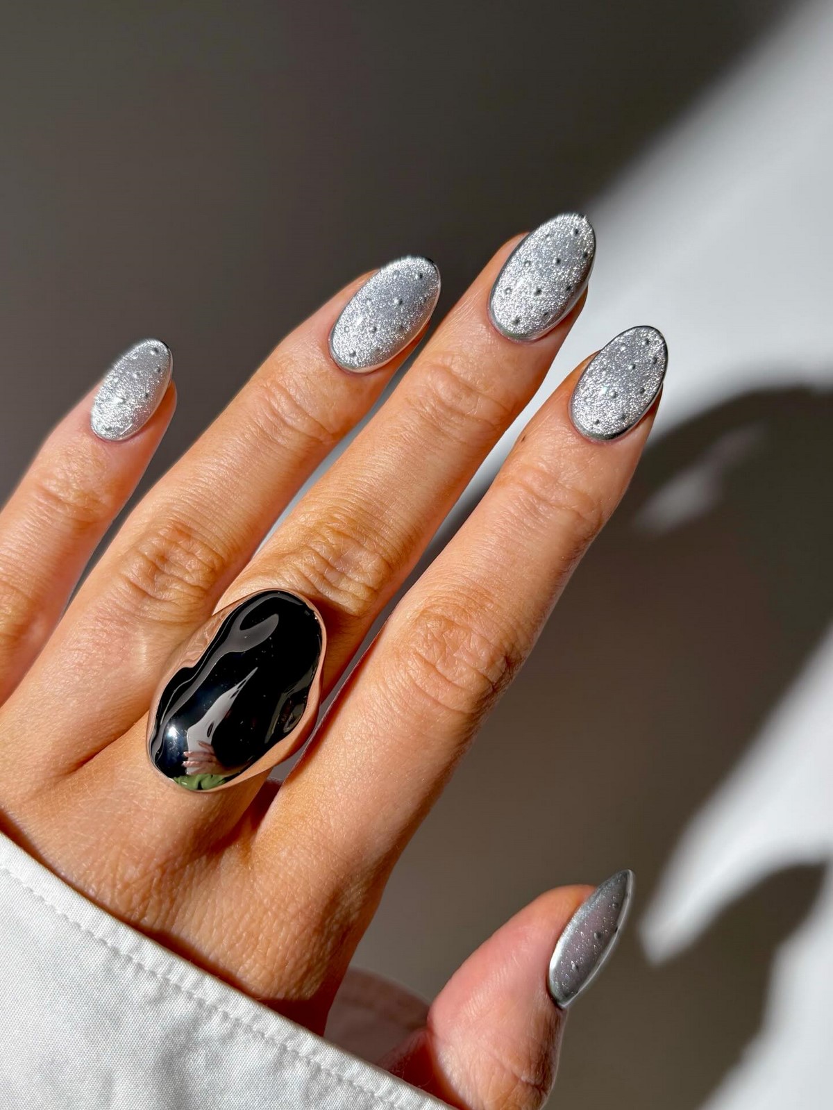 Манікюр на квітень: дорогі відтінки, що освіжають руки