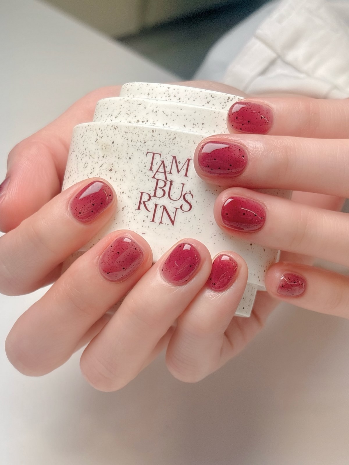 Нюд здає позиції: головний манікюр березня 2026