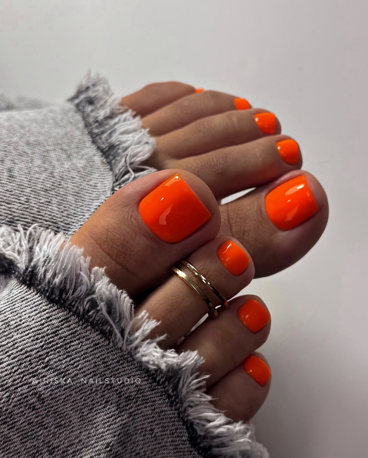 Педикюр весна-літо 2026: модні кольори та дизайни