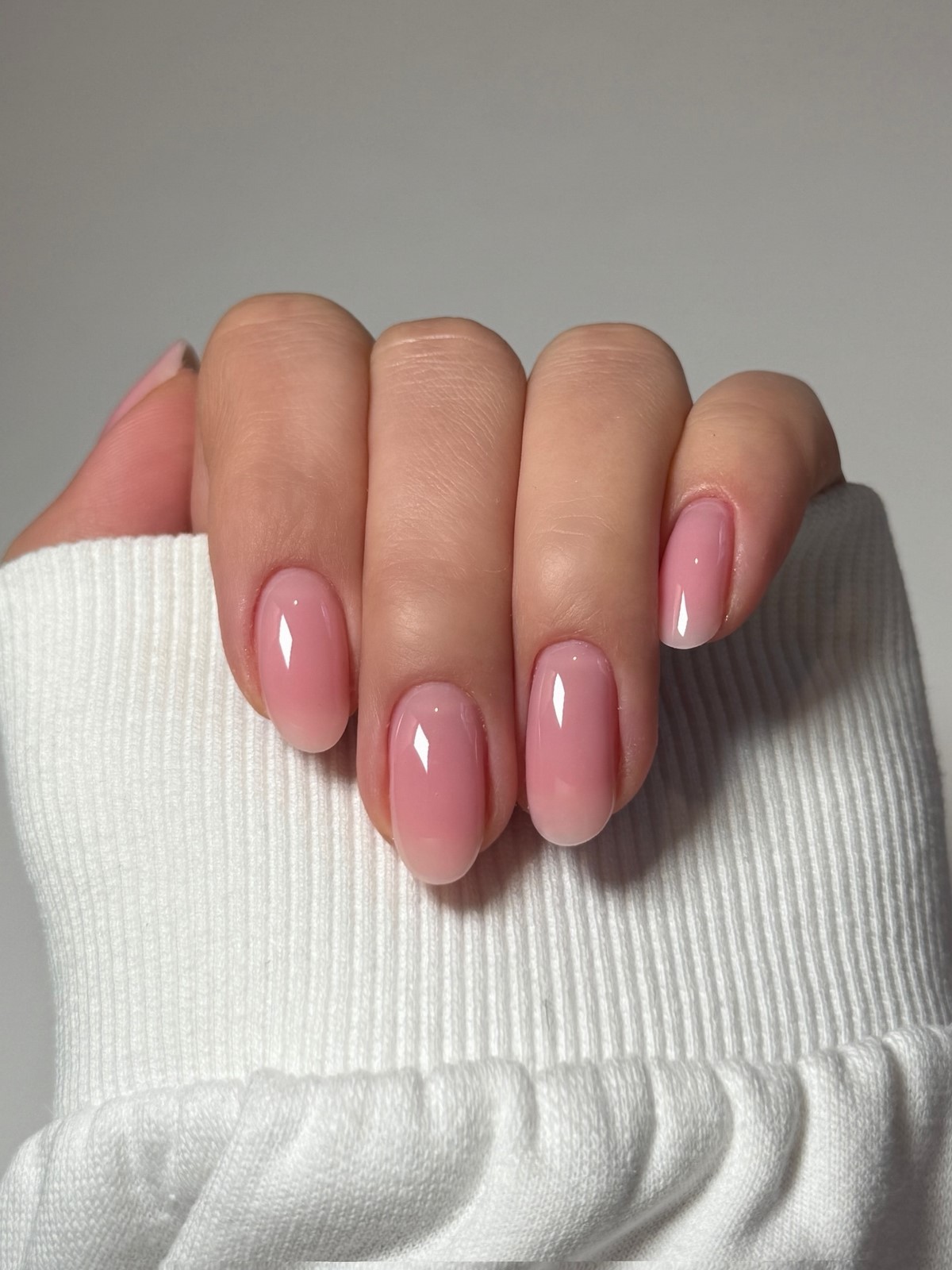 Весняний манікюр 2026: трендові кольори, які обирають зараз