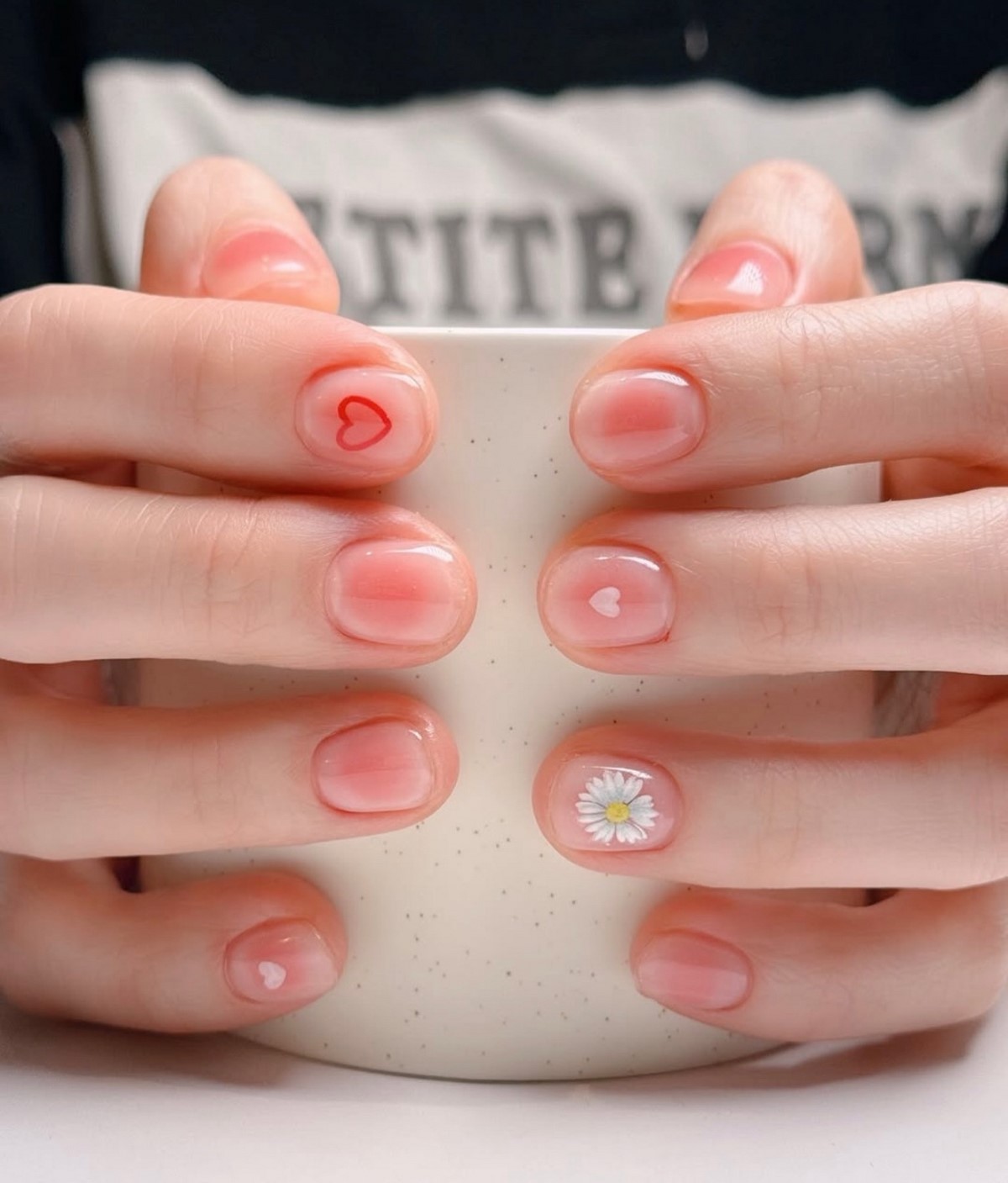 Лаконічний манікюр квітня 2026: стримана розкіш у деталях