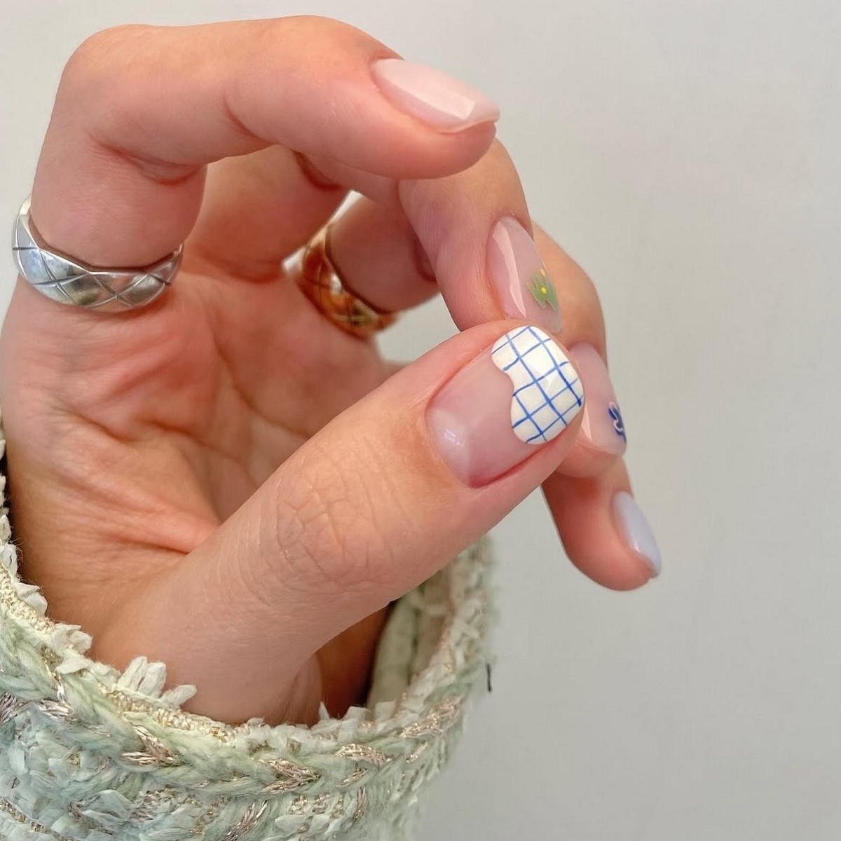 Лаконічний манікюр квітня 2026: стримана розкіш у деталях