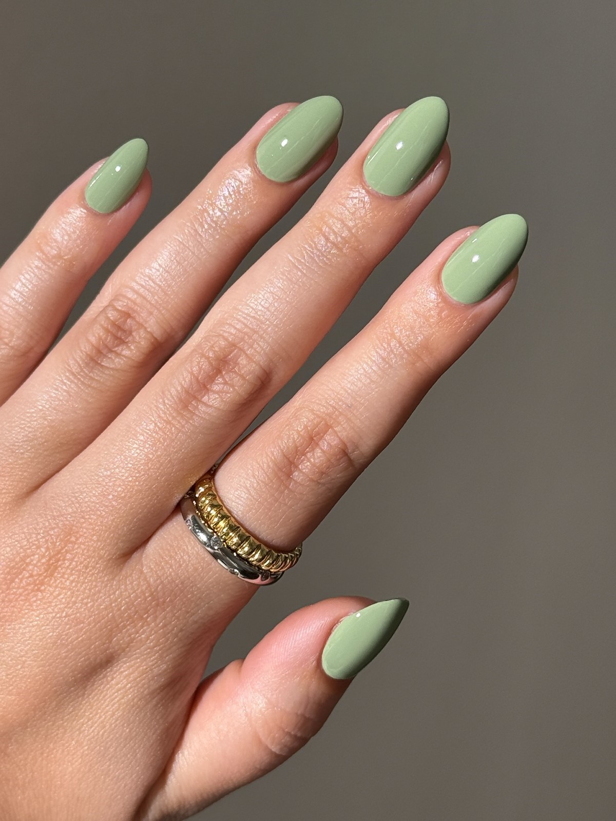 Манікюр на початок весни: 5 кольорів, що створюють ефект дорогого образу