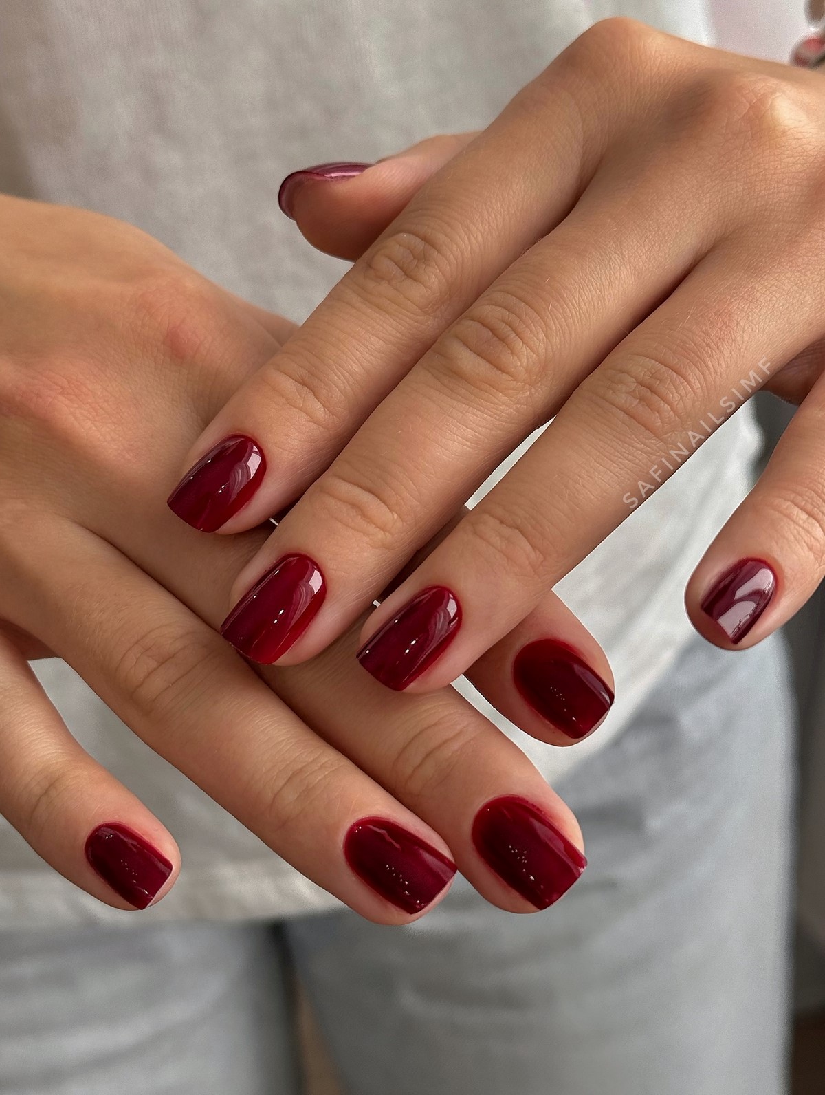 Манікюр на березень 2026: 7 кольорів, які носять найчастіше