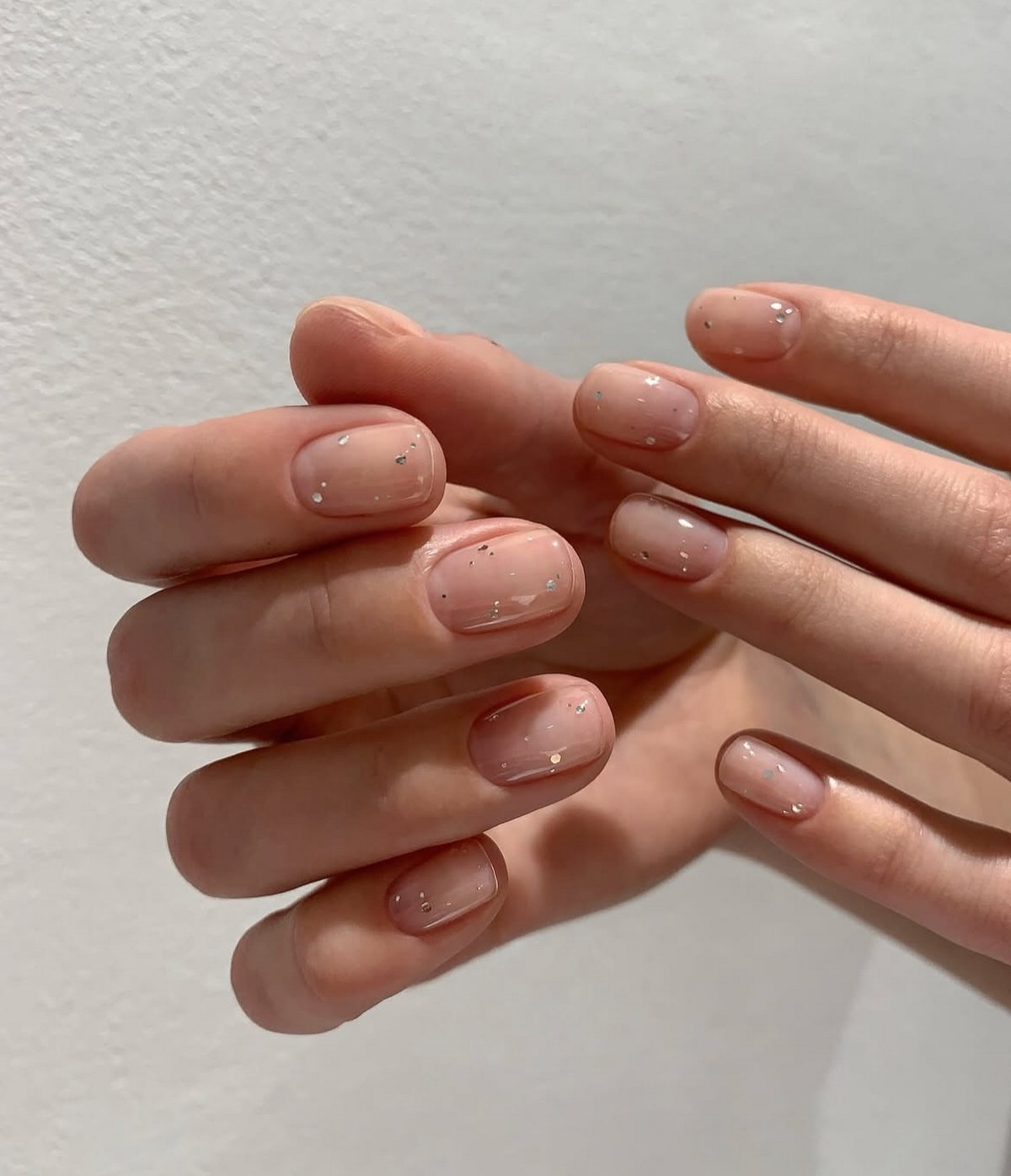 Лаконічний манікюр квітня 2026: стримана розкіш у деталях