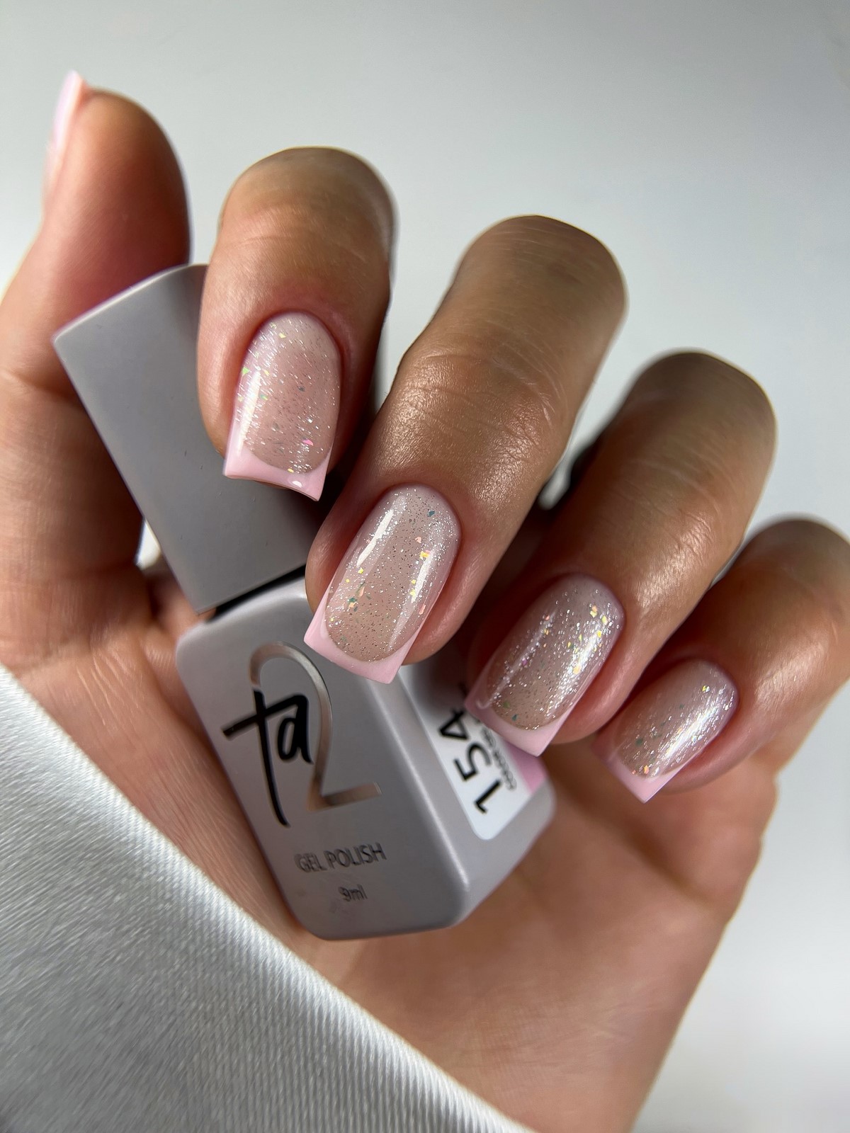 Квадратні нігті весни: форма, яка знову стала трендом