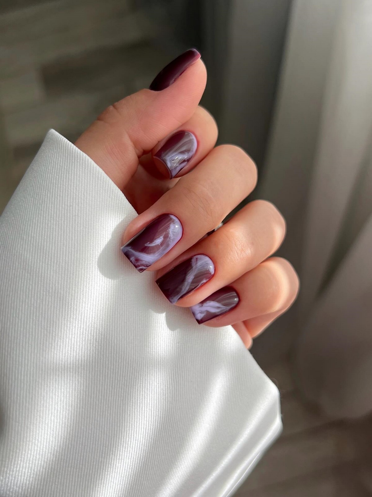 Квадратні нігті весни: форма, яка знову стала трендом