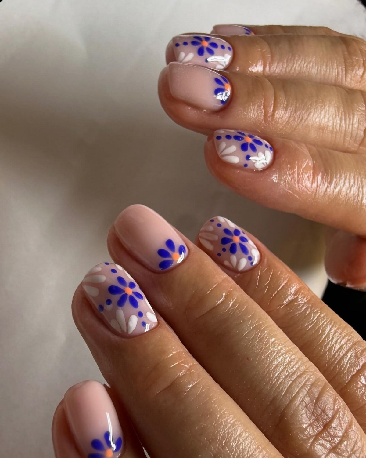 Квадратні нігті весни: форма, яка знову стала трендом