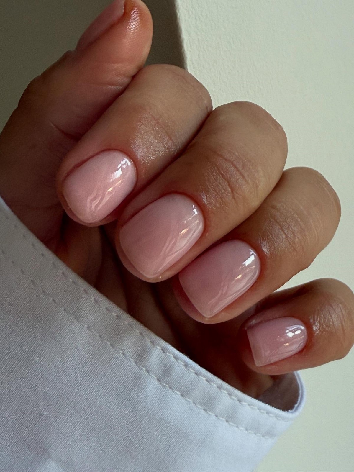 Квадратні нігті весни: форма, яка знову стала трендом