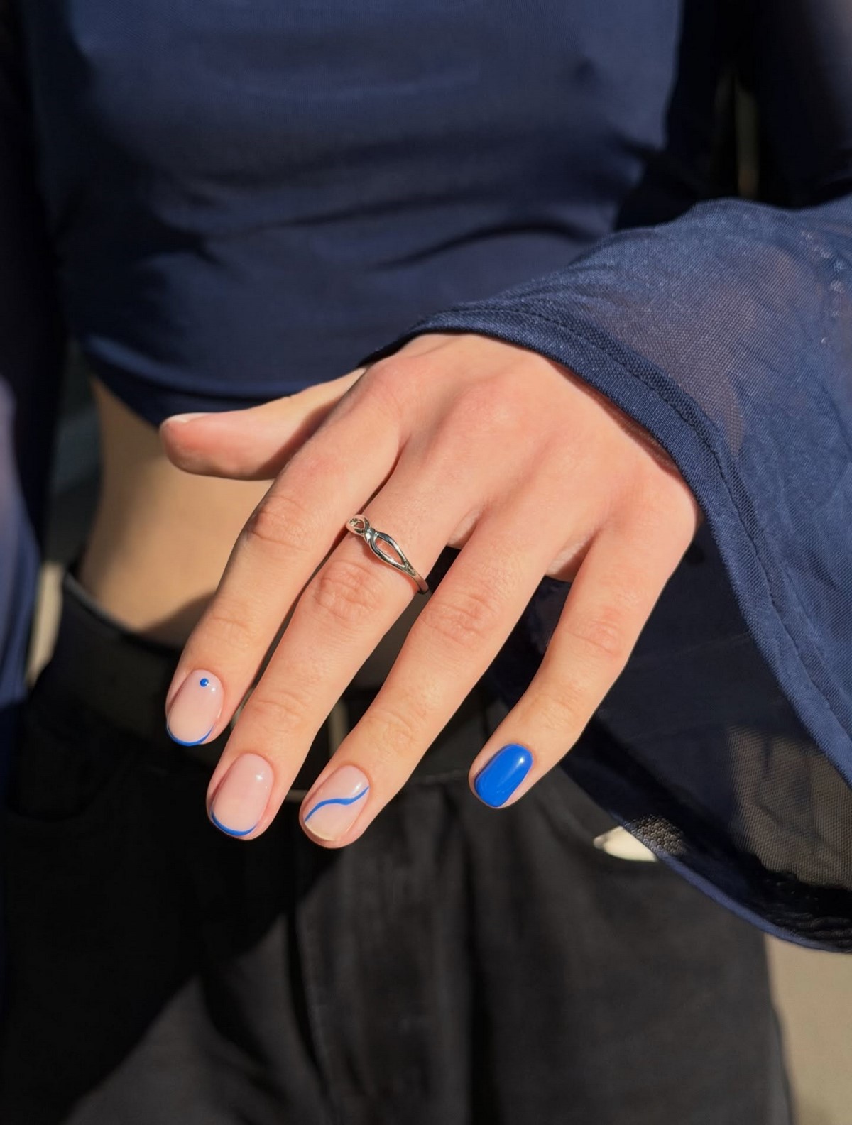 Квадратні нігті весни: форма, яка знову стала трендом