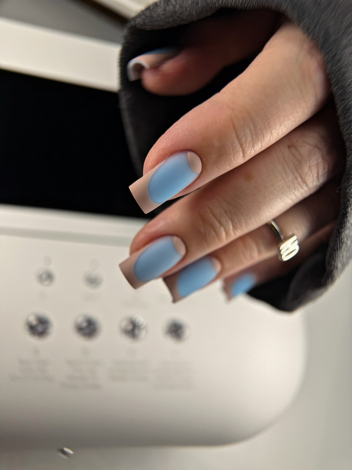 Квадратні нігті весни: форма, яка знову стала трендом