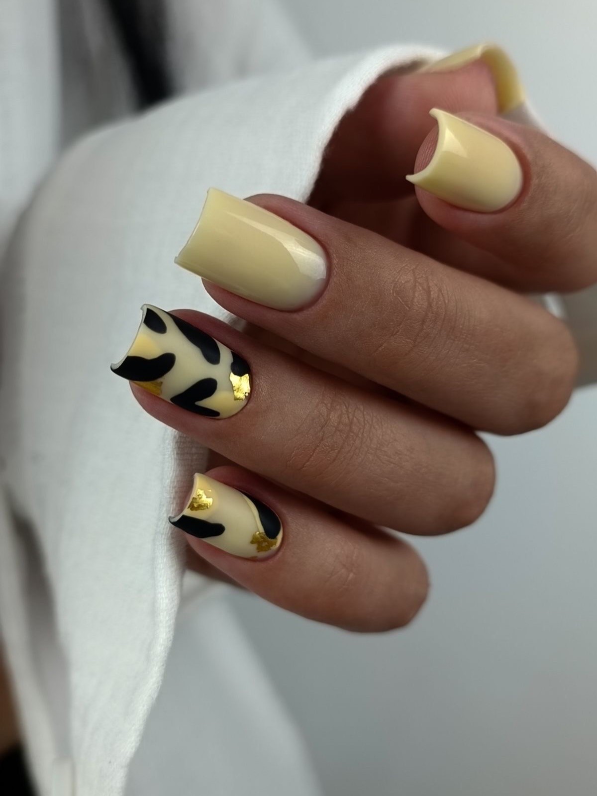 Квадратні нігті весни: форма, яка знову стала трендом