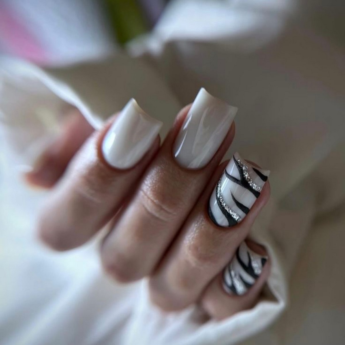 Квадратні нігті весни: форма, яка знову стала трендом