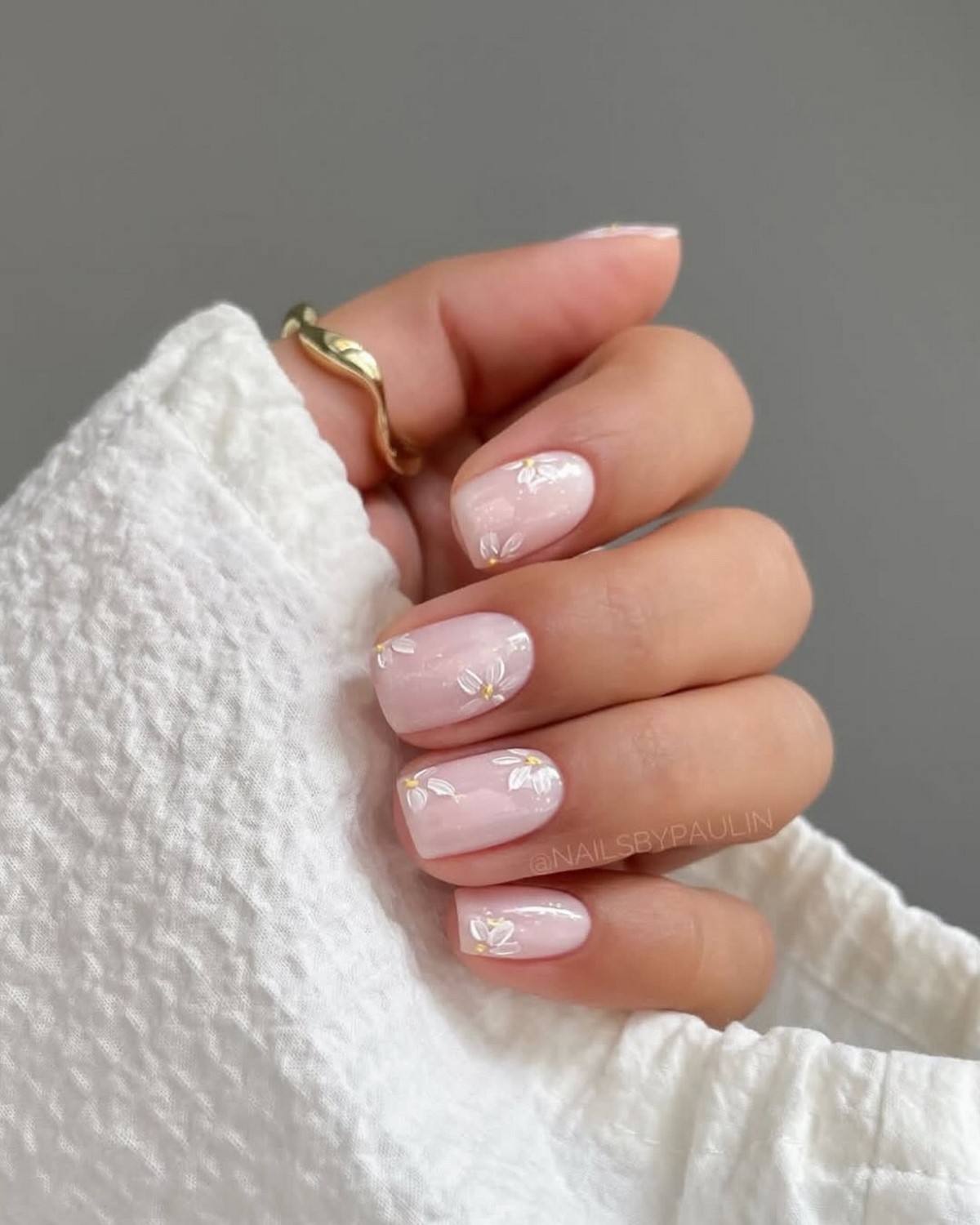 Квадратні нігті весни: форма, яка знову стала трендом