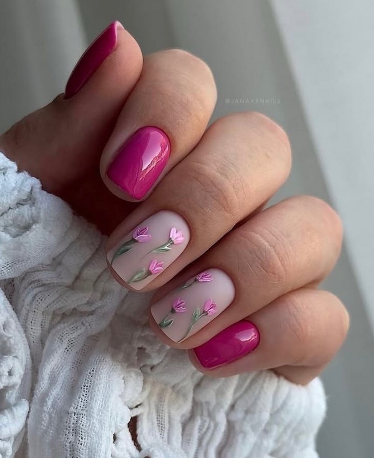 Лаконічний манікюр квітня 2026: стримана розкіш у деталях