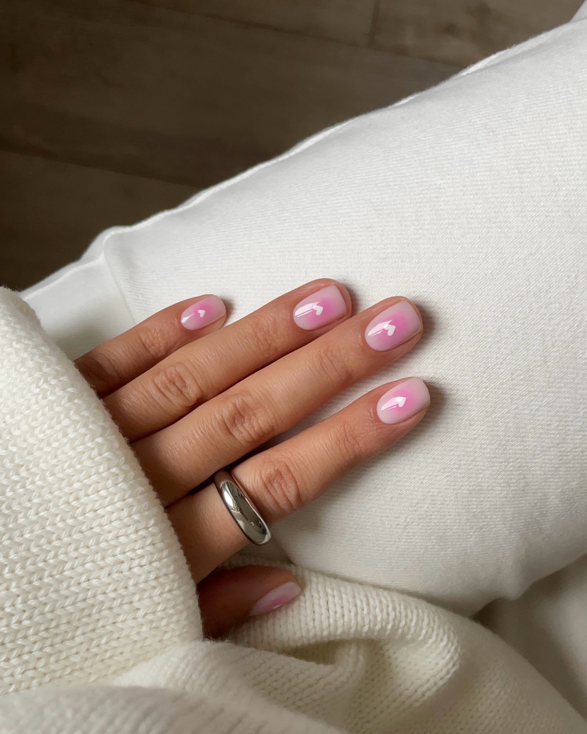 Лаконічний манікюр квітня 2026: стримана розкіш у деталях