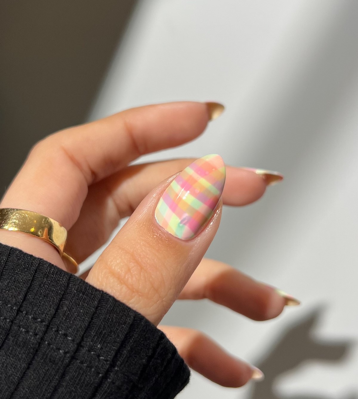 Лаконічний манікюр квітня 2026: стримана розкіш у деталях