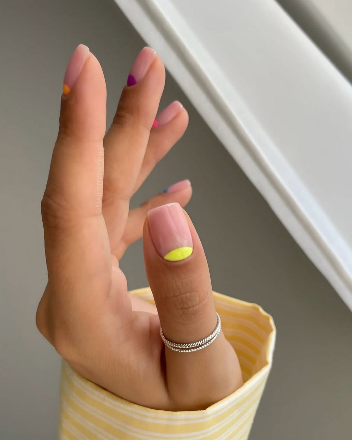 Лаконічний манікюр квітня 2026: стримана розкіш у деталях