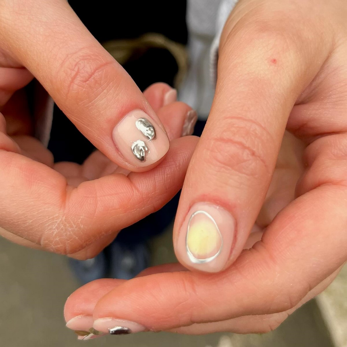 Лаконічний манікюр квітня 2026: стримана розкіш у деталях