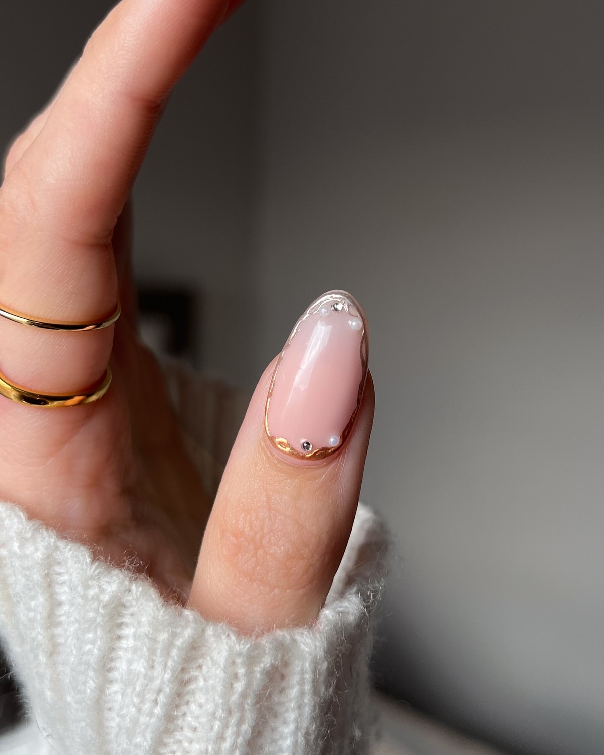 Лаконічний манікюр квітня 2026: стримана розкіш у деталях