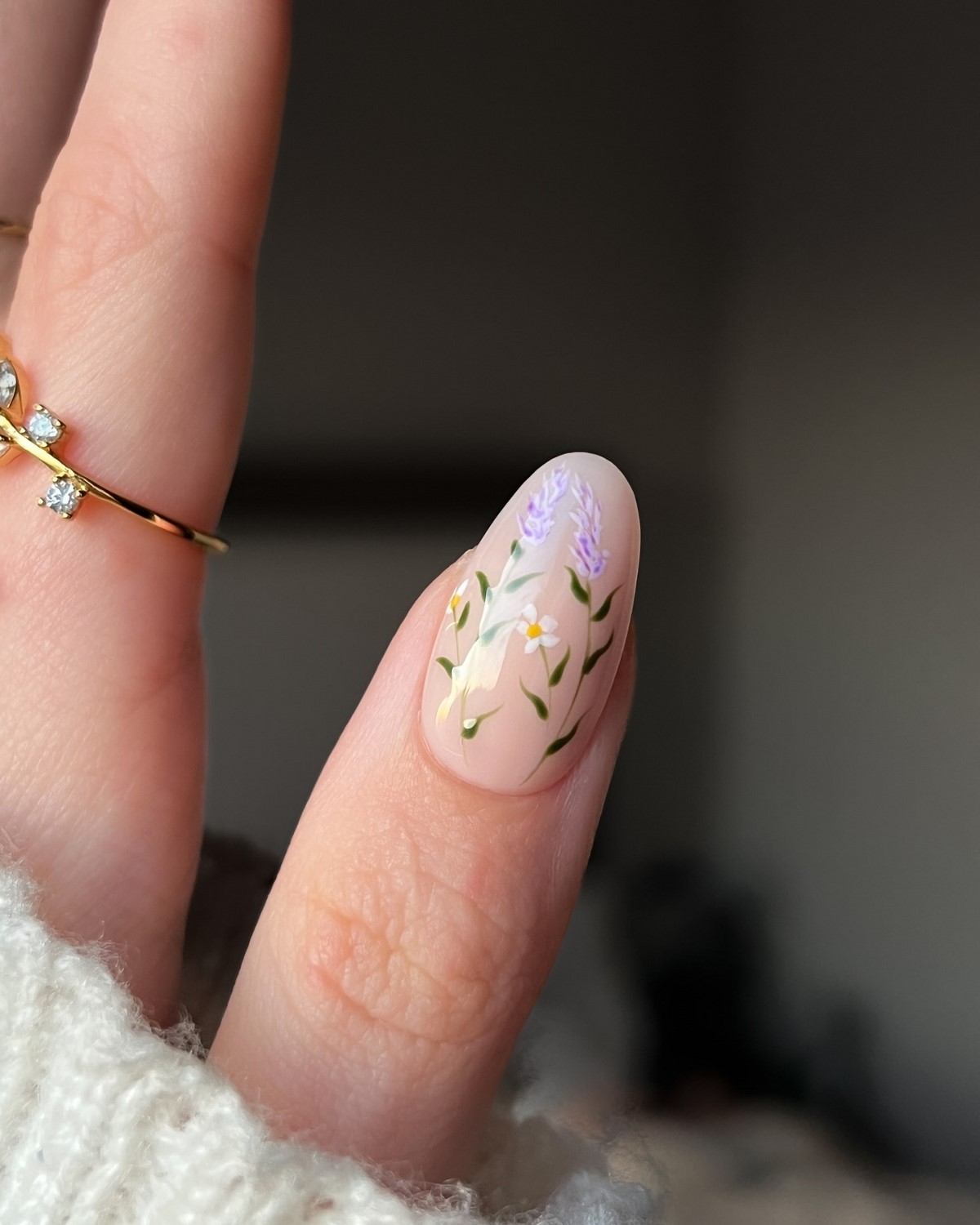 Лаконічний манікюр квітня 2026: стримана розкіш у деталях