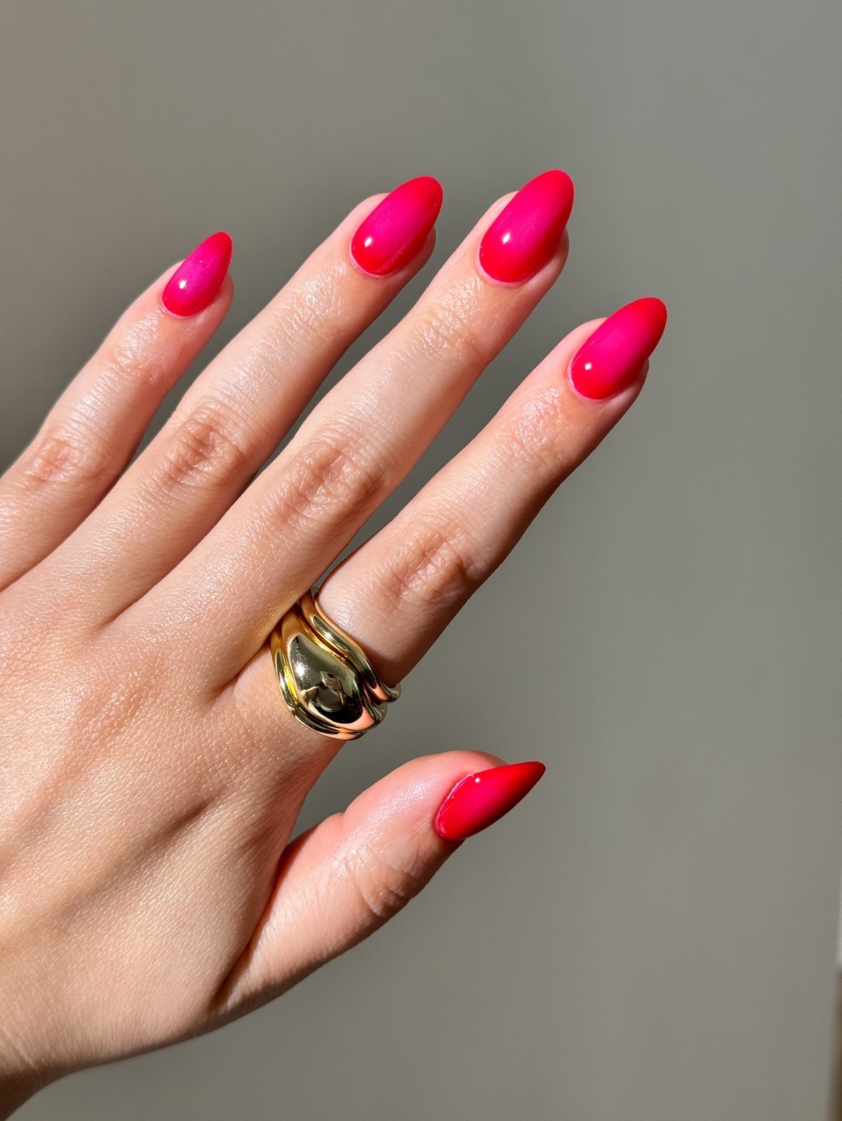 Манікюр на початок весни: 5 кольорів, що створюють ефект дорогого образу