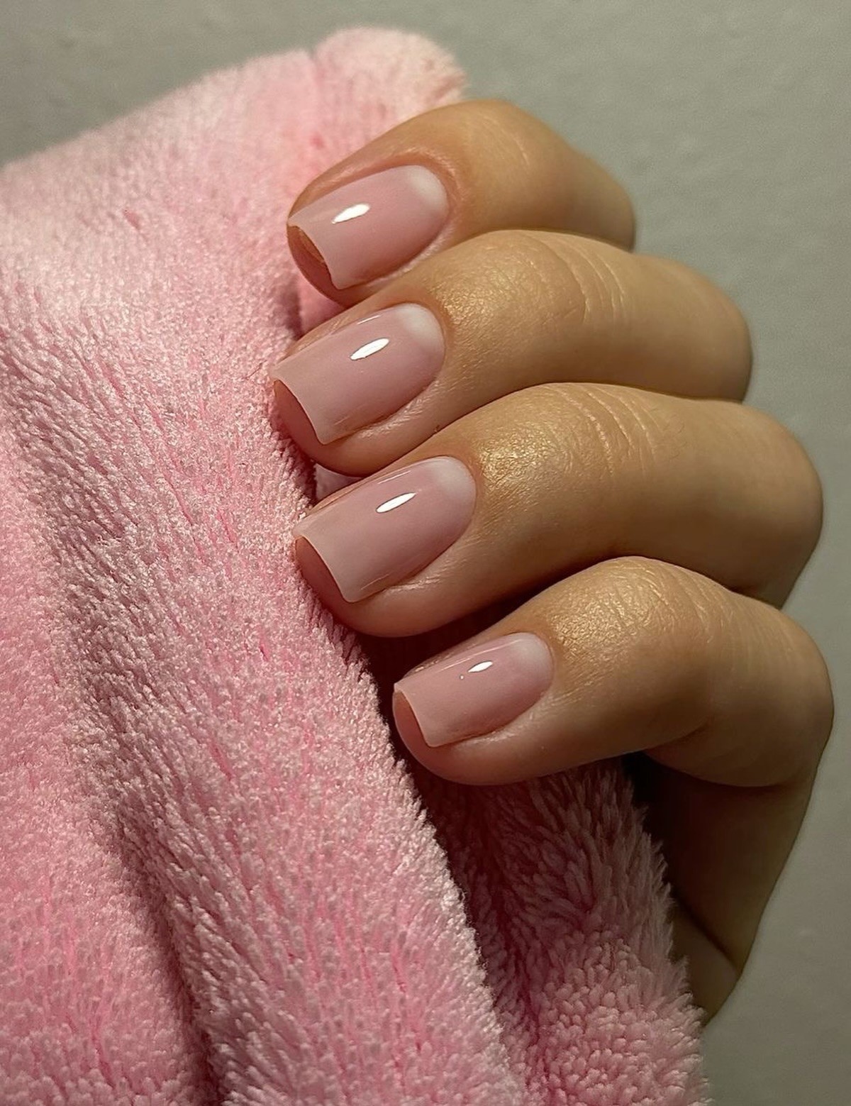 Манікюр на початок весни: 5 кольорів, що створюють ефект дорогого образу