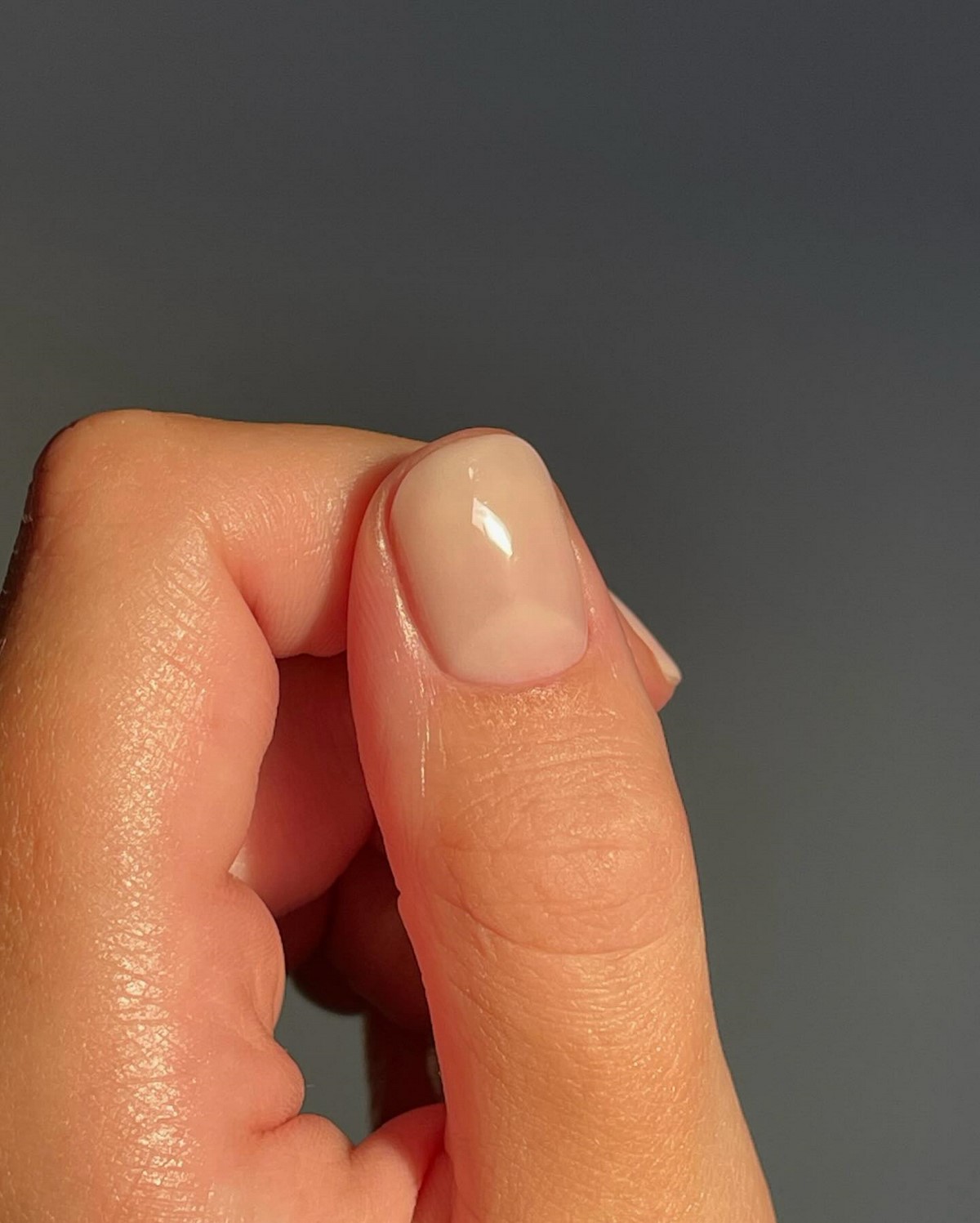 Манікюр на березень 2026: 7 кольорів, які носять найчастіше