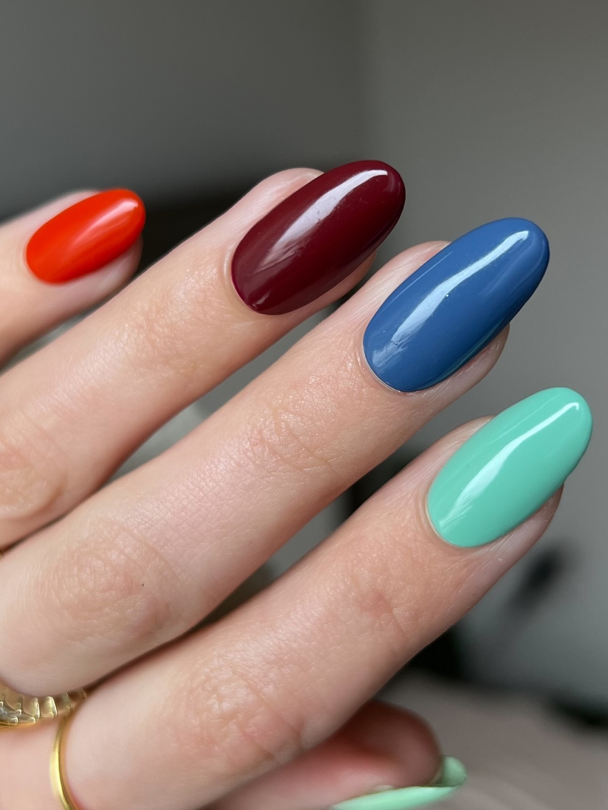 Манікюр на квітень: дорогі відтінки, що освіжають руки