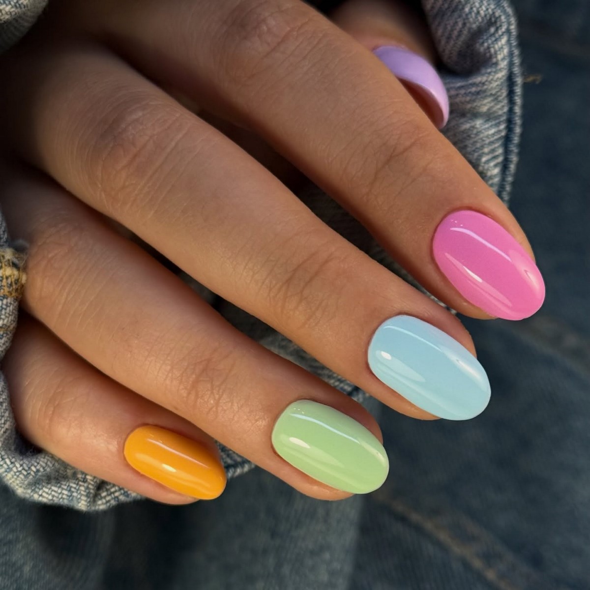 Манікюр на квітень: дорогі відтінки, що освіжають руки