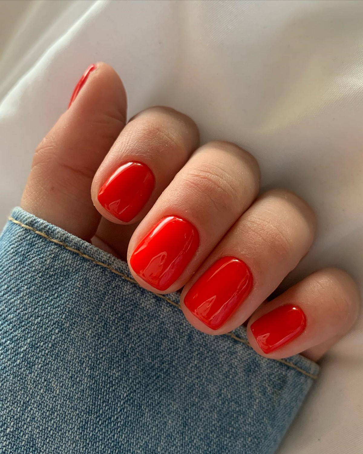 Манікюр на квітень: дорогі відтінки, що освіжають руки