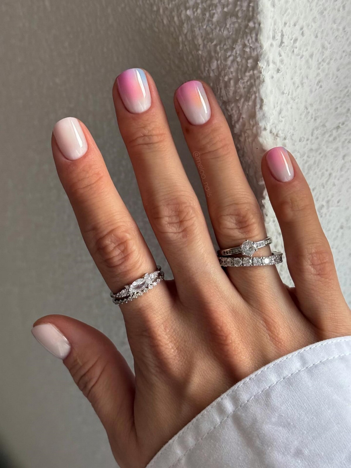 Манікюр на квітень: дорогі відтінки, що освіжають руки