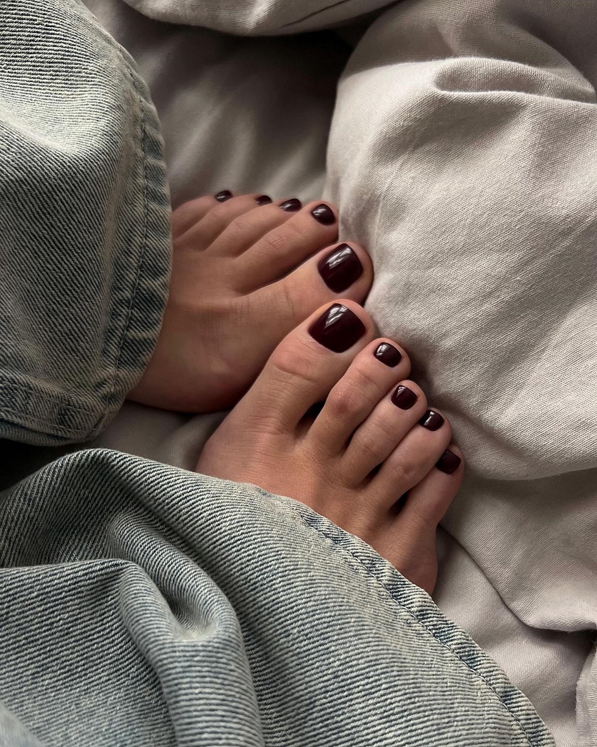 Педикюр весна-літо 2026: модні кольори та дизайни