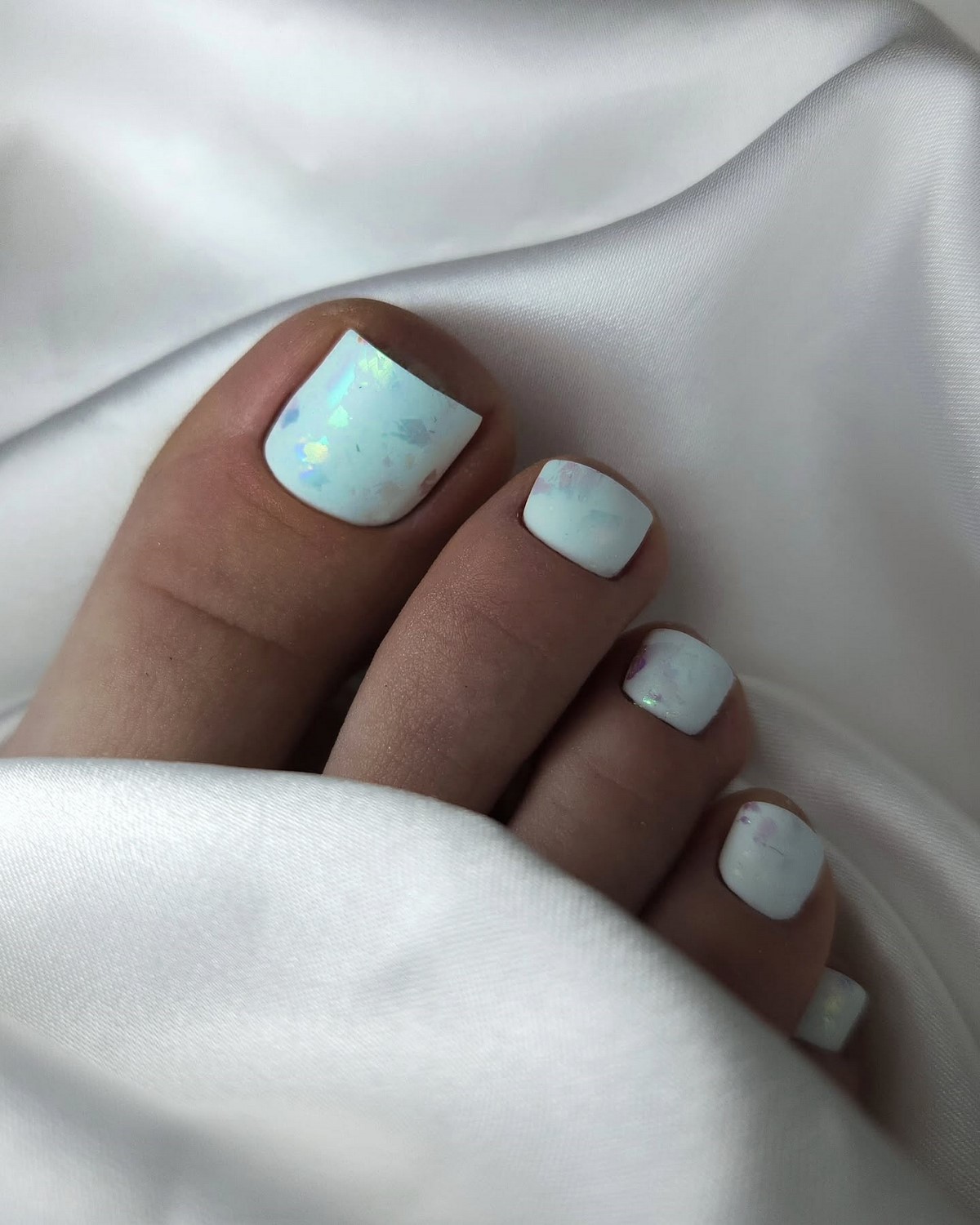 Педикюр весна-літо 2026: модні кольори та дизайни