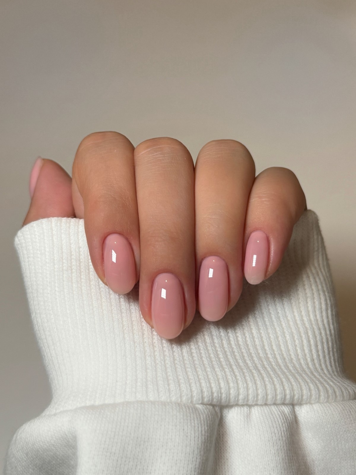 Весняний манікюр 2026: трендові кольори, які обирають зараз