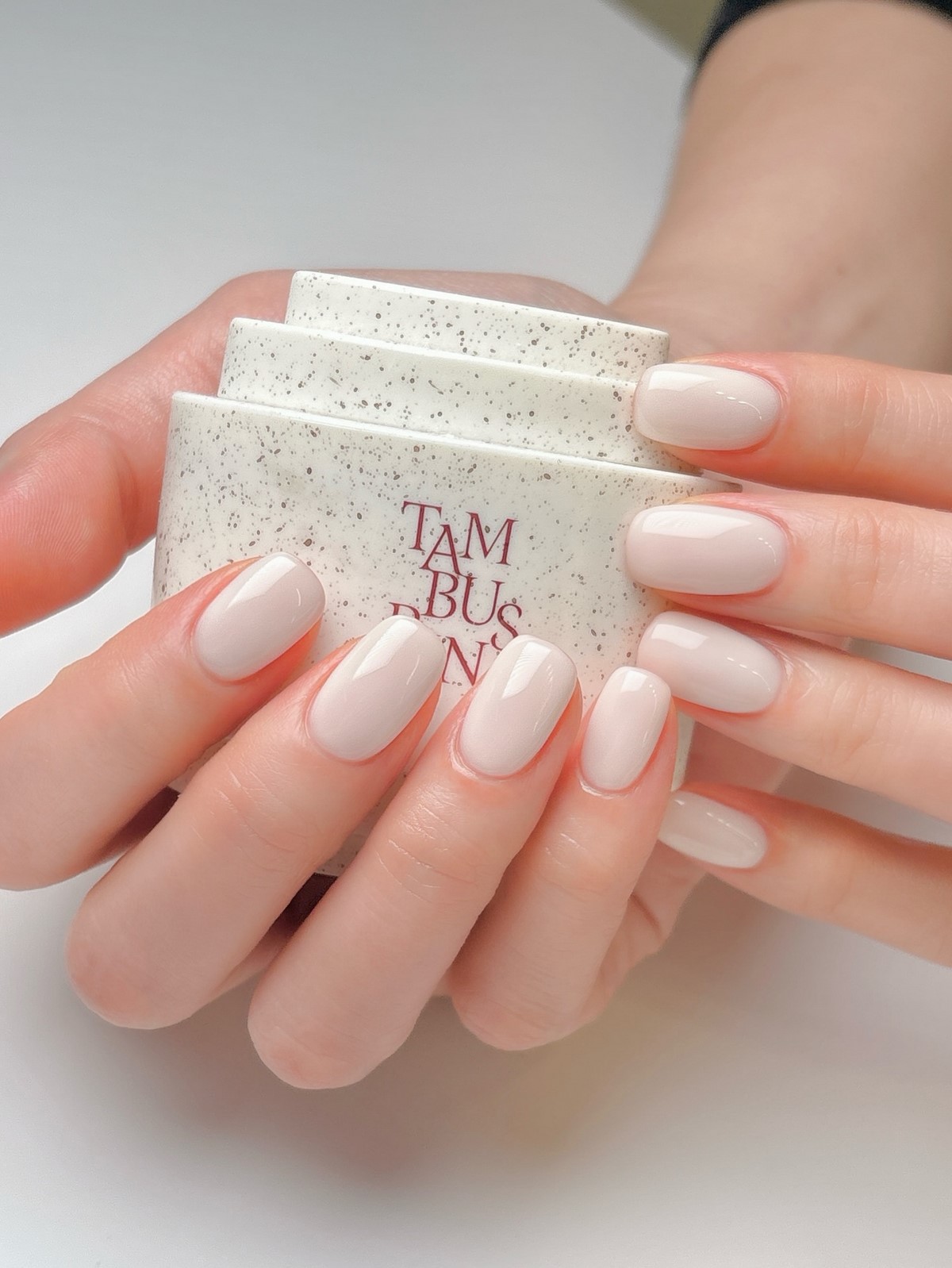 Весняний манікюр 2026: трендові кольори, які обирають зараз