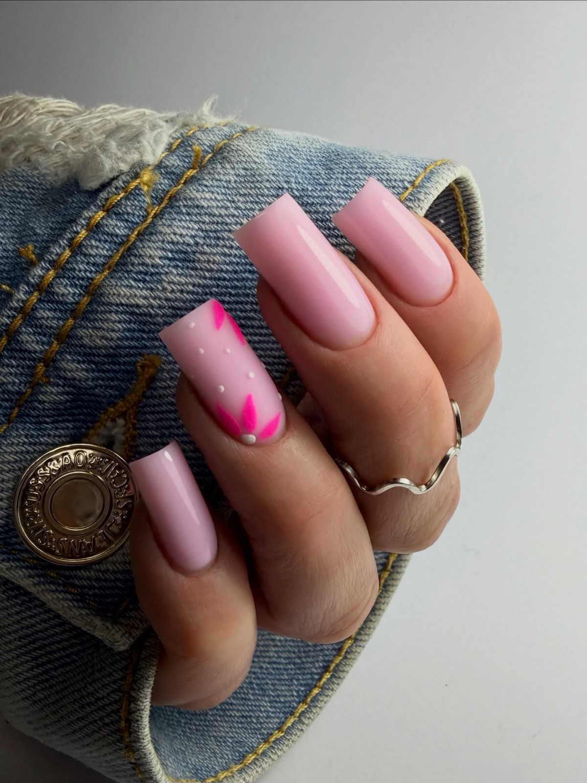 Весняний манікюр 2026: трендові кольори, які обирають зараз