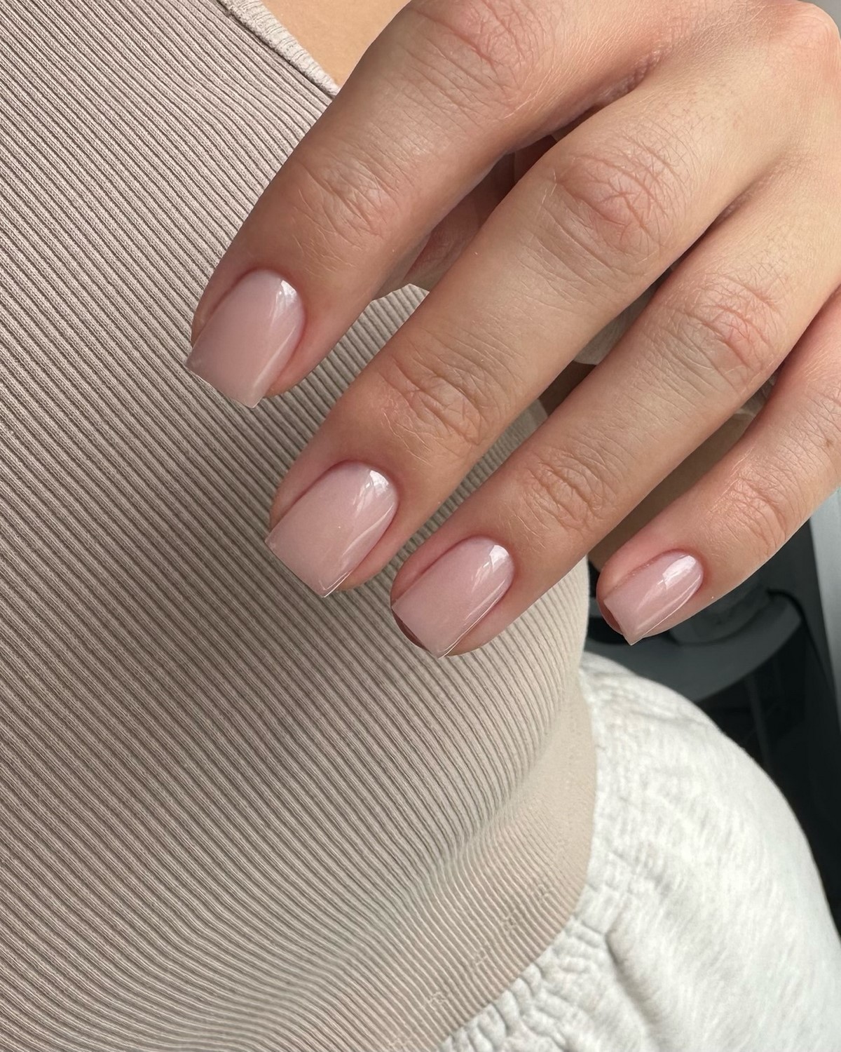 Весняний манікюр 2026: трендові кольори, які обирають зараз