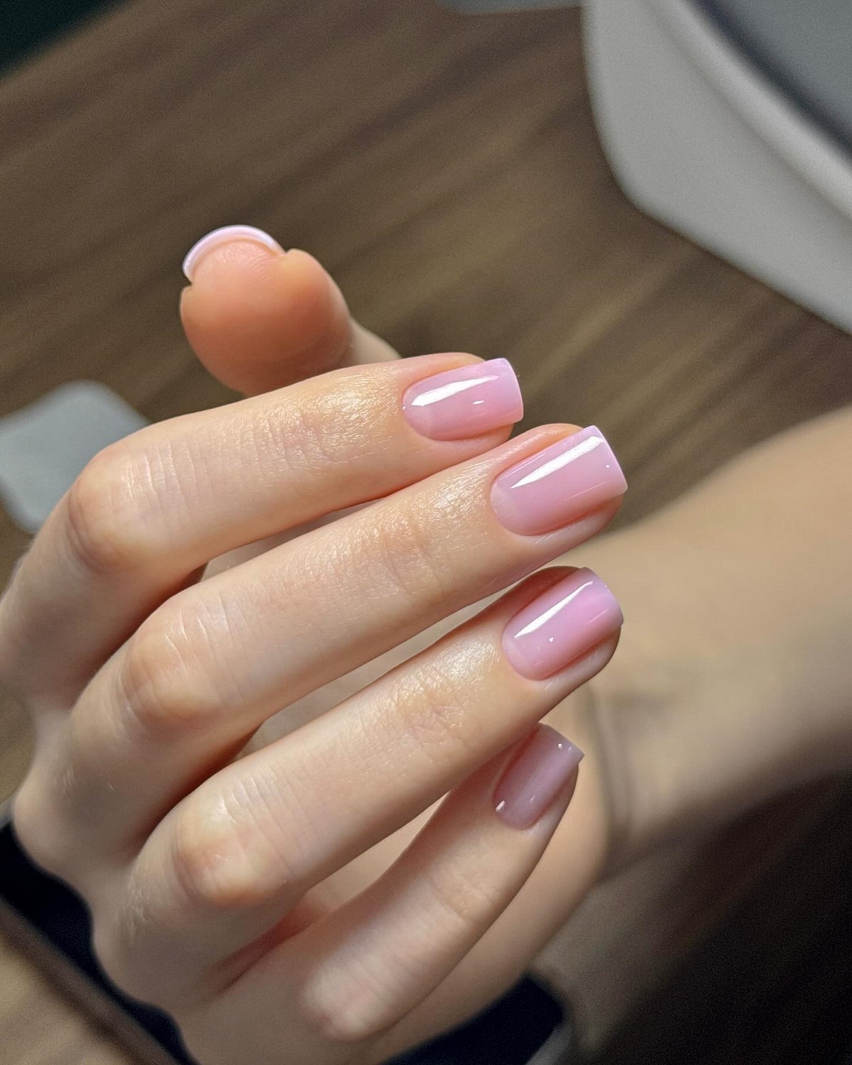 Весняний манікюр 2026: трендові кольори, які обирають зараз