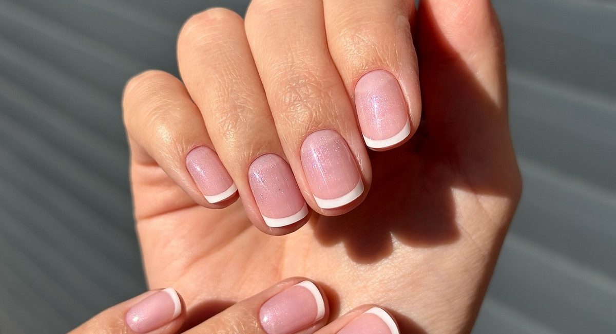 Френч на травень 2026 для коротких нігтів