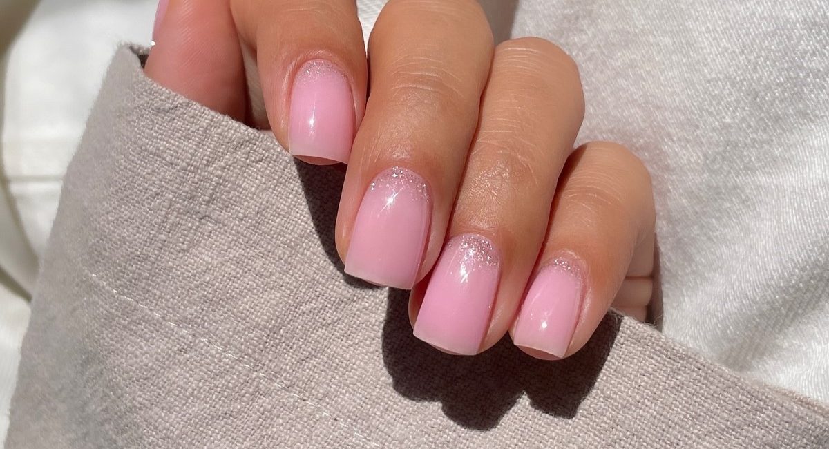 Ефект фільтра і розмитих нігтів у манікюрі на квітень 2026 Ефект розмитих нігтів у манікюрі квітня 2026
