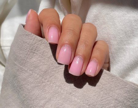 Ефект розмитих нігтів у манікюрі квітня 2026