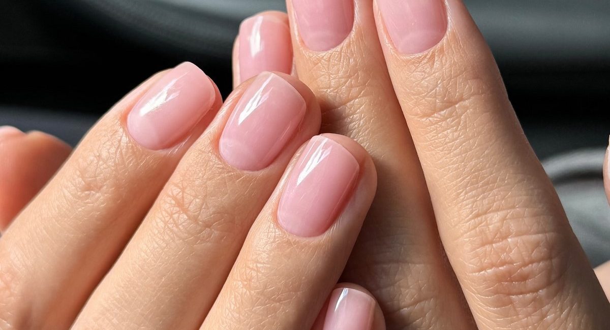 Манікюр на короткі нігті: прості варіанти на кожен день