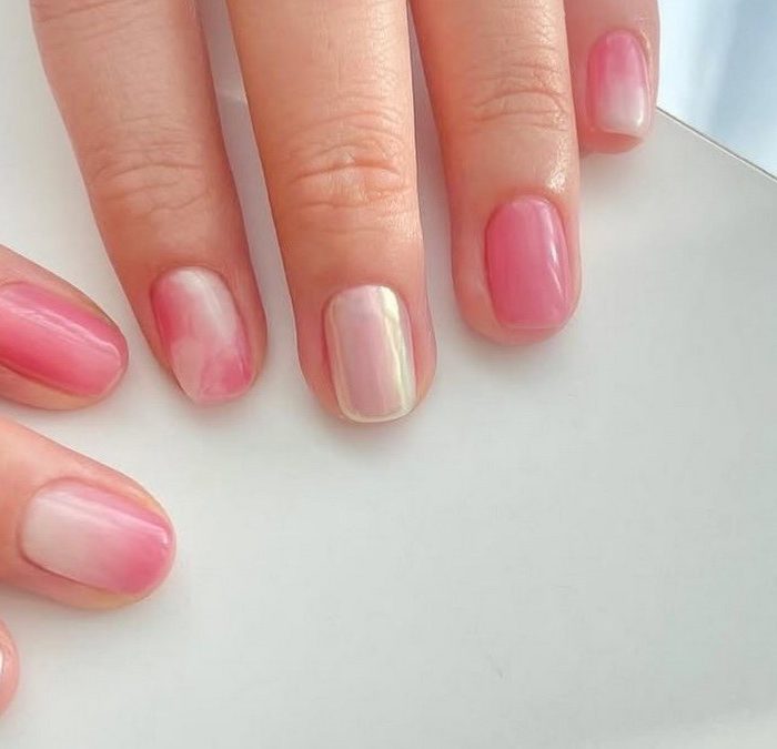 Манікюр на травень 2026 для коротких нігтів