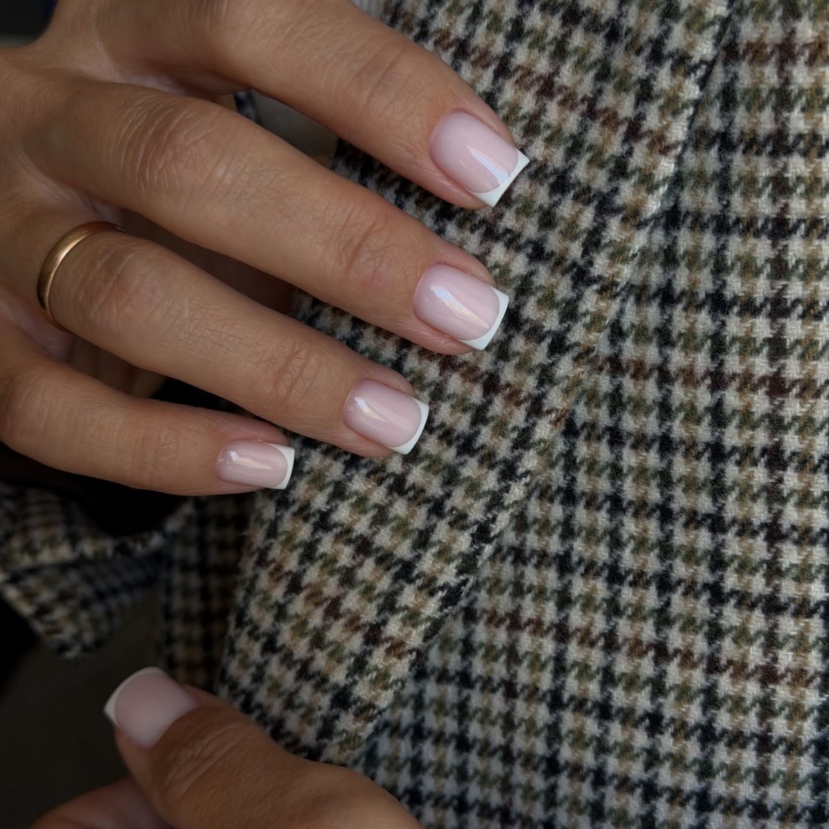 Френч на травень 2026 для коротких нігтів