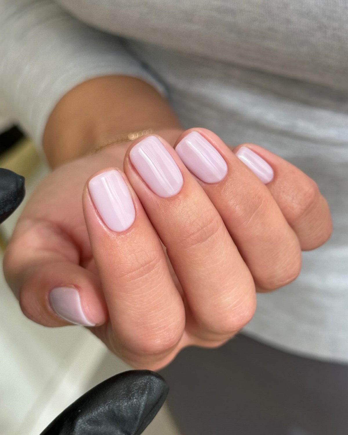 Манікюр на травень 2026 для коротких нігтів