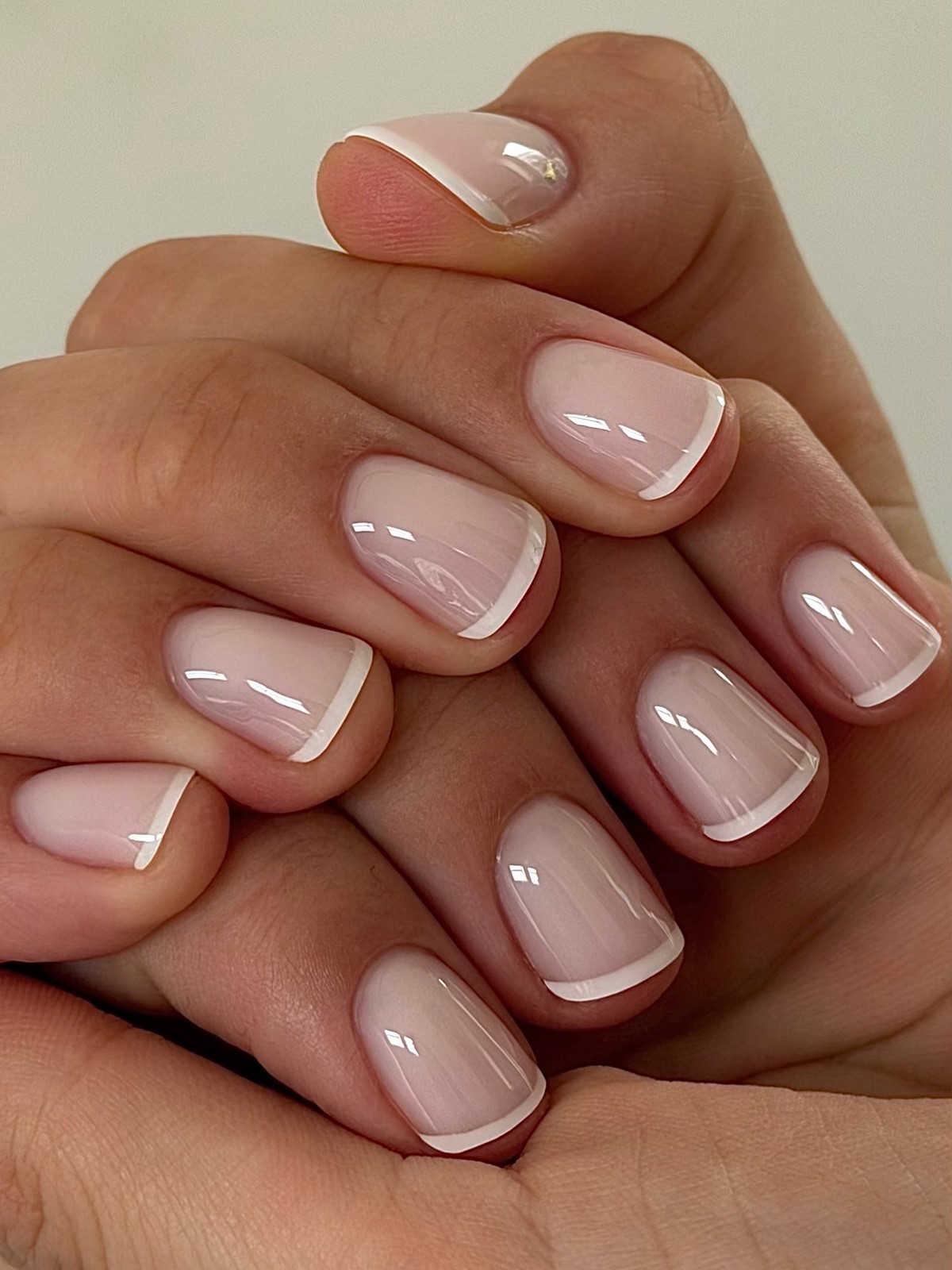 Френч на травень 2026 для коротких нігтів