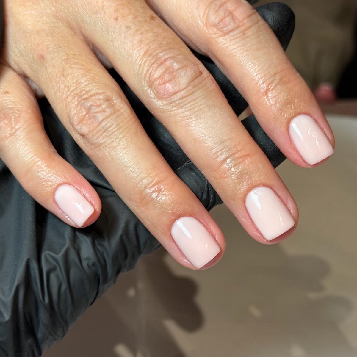 Манікюр на короткі нігті: прості варіанти на кожен день